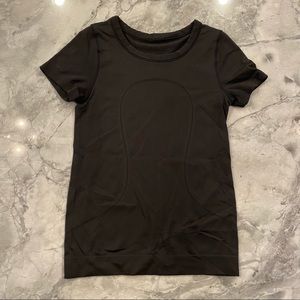 relaxed fit swiftly tech short sleeve - size 2